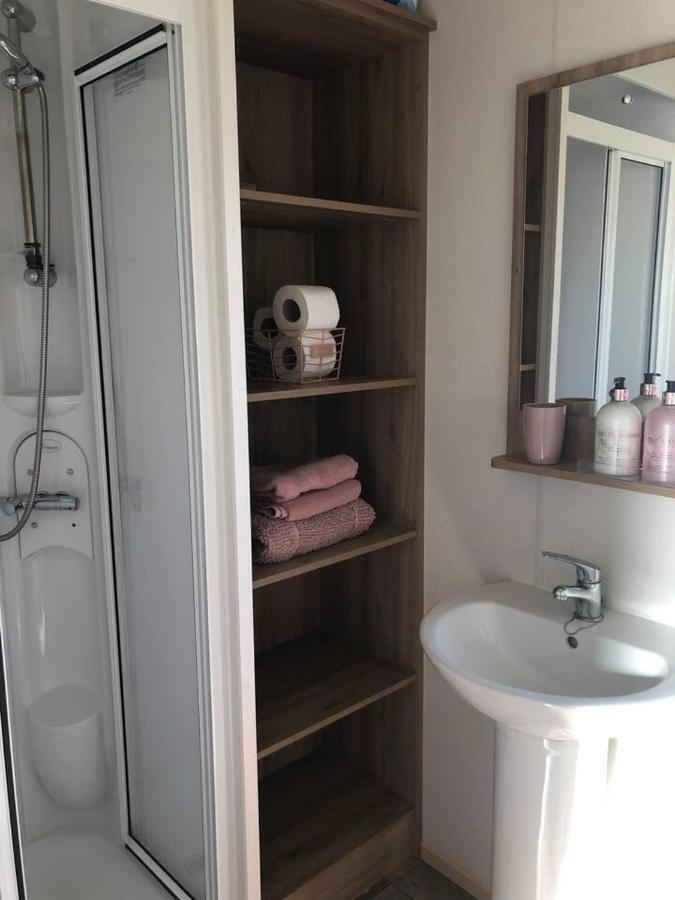 Lovely 3-Bed Caravan With Hot Tub In Lincolnshire Exterior foto