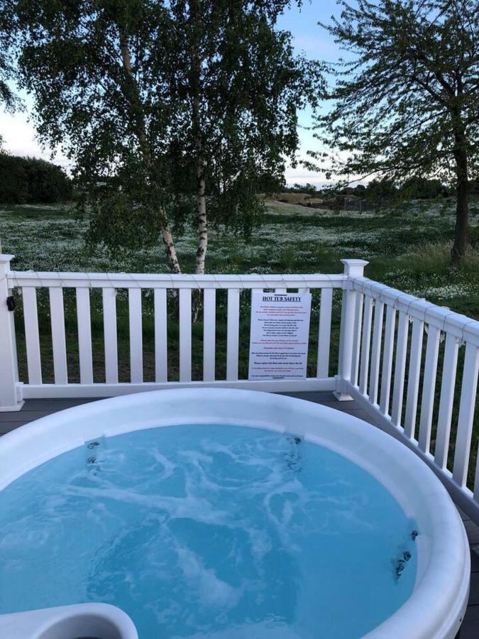 Lovely 3-Bed Caravan With Hot Tub In Lincolnshire Exterior foto